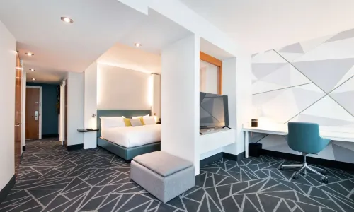 Warwick Le Crystal Montreal