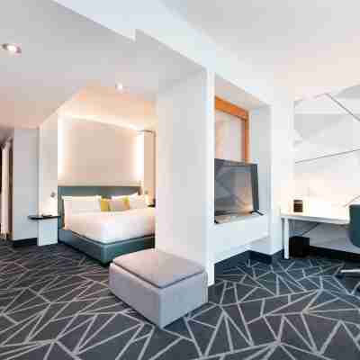 Warwick Le Crystal Montreal Rooms