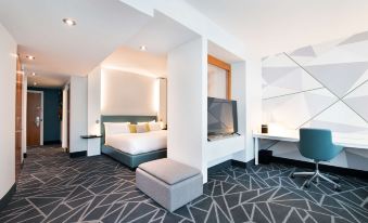 Warwick Le Crystal Montreal