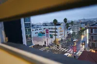 SoMa House – No Resort Fee - breakfast