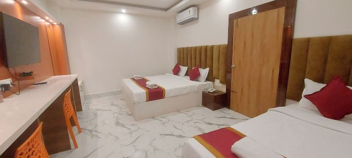 Hotel MJR - Free Pickup and Drop Temple, Sea Beach & Puri Railway Station Hotele w: Puri