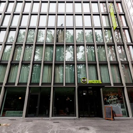 B&B Hotel Zürich Wallisellen Отели рядом с достопримечательностью «Спортивная арена «Халленштадион»»