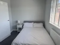 3 Bed House - Sleeps 6 - Pets - Garden - Parking