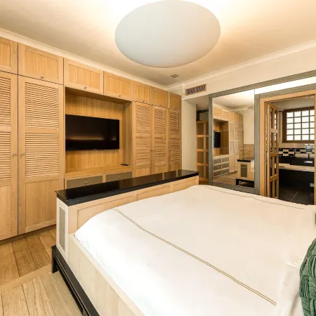 City Luxury: 3Br, Prime Location
