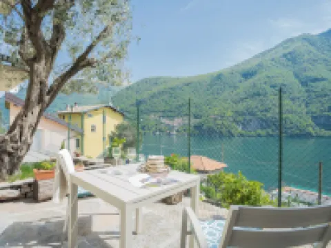 La Quiete with Private Garden by Rent All Como Hotels in Laglio