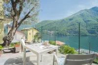 La Quiete with Private Garden by Rent All Como Hôtels à : Carate Urio