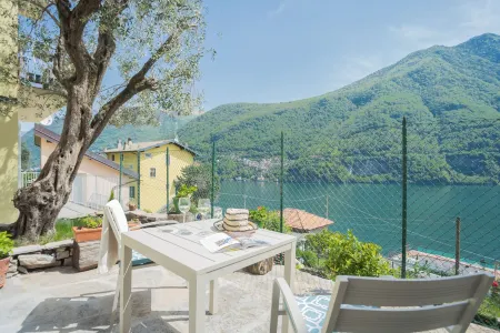 La Quiete with Private Garden by Rent All Como Отели рядом с достопримечательностью «Lake Como Limo Service»