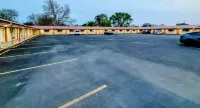 Woodland Inn - Motels