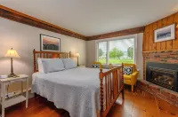 Brass Lantern Inn Hotels in Stowe