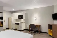 Days Inn & Suites by Wyndham Green Bay WI.