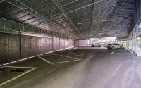 peach motel - Parkplatz