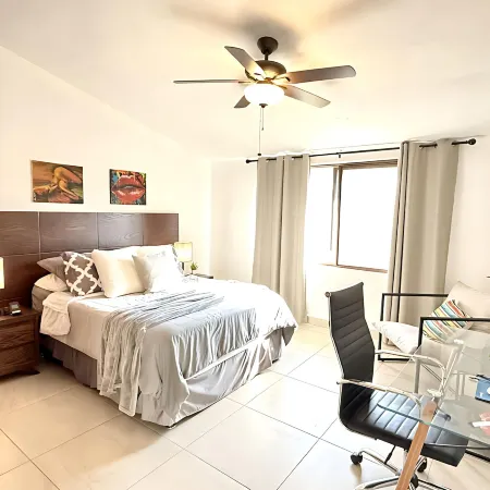 Luxurious 3 Bedroom in Ajijic - Sleeps 6 - Private Gym - Pickleball Court -