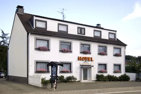 Hotel Kölner Hof Refrath Отели в г. Бергиш-Гладбах