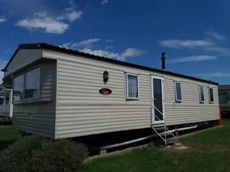 2013 Willerby Sunset Static Caravan Holiday Home Отели в г. Клактон-он-Си