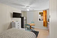 Beach Motel and Suites