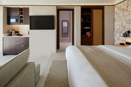 Santorini Sky, the Retreat Отели рядом с достопримечательностью «Тира»