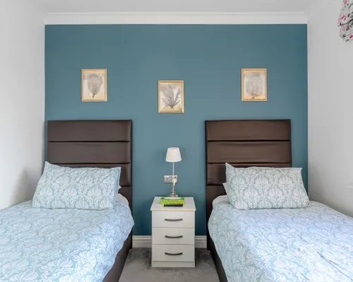 Apple House Wembley Twin Room Shared Bathroom Hotels in Edgware