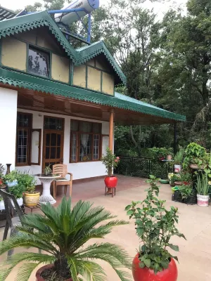 Cozy Solan Apartment with Stunning Views Hotels in Barog