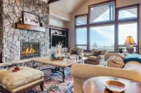 Heritage by AvantStay Luxe Oregon Retreat Deck