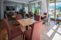 Opus View Hotels in Moroeni