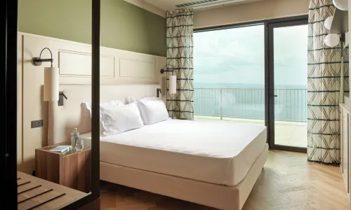 Maximilian Suites