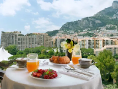 โรงแรมคอลัมบัสมอนเตคาร์โล, คูริโอคอลเลคชั่น โดย ฮิลตัน โรงแรมในโมนาโกซิตี้