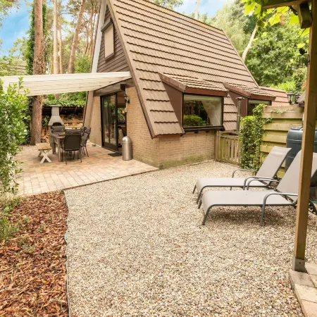 Lanaken Luxe Garden Retreat