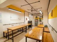 洛科莫快捷酒店 - 住宿工作餐飲 鄰近班德拉站的酒店