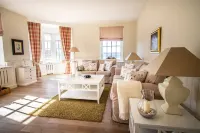 Strandhotel Glücksburg فنادق في Glucksburg