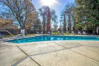 Lions Gate Hotel Hotels in McClellan Park