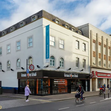 Seraphine Hammersmith Hotel Отели рядом с достопримечательностью «Станция метро Hammersmith»