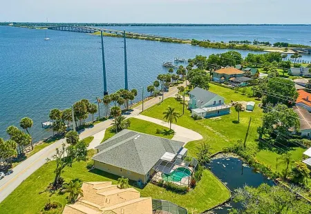 Indian River: Tranquil Waterfront Retreat