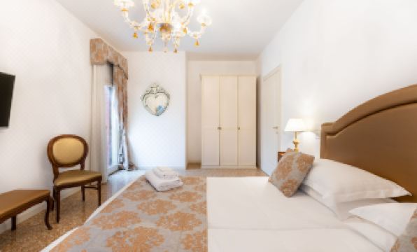 San Teodoro Palace - Luxury Apartments