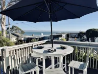 Seacliff Mid Century Cottage 3 Min to Beach: Ocean Views, Deck and Hot Tub