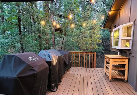 Cozy 4-bedroom cabin in charming Prescott pines, minutes to Goldwater Lake