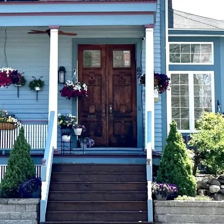 Spacious Comfort in the Heart of Oswego!