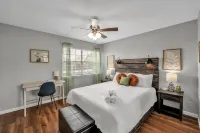 Central Frisco Townhouse | Walk to Cafes & Bars - บังกะโล