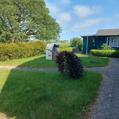 Small garden apartment by the sea Hotels in Stinteck