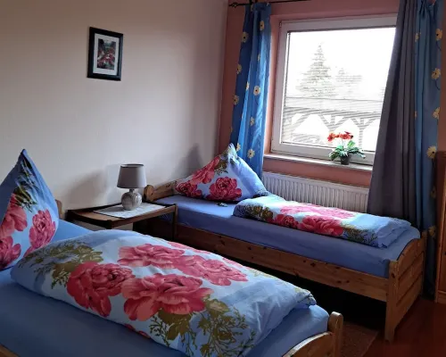 Vacation apartment for up to 8 people, 140 sqm, 2 WCs, directly on the L.Heide nature reserve Hotels in Bispingen
