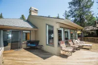 Hot Tub and Recreation Passes with Golf Course View - Stunning Retreat