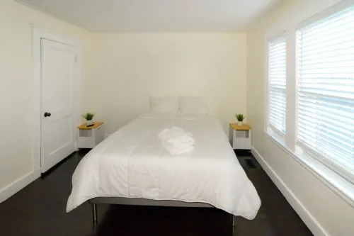 Modern Three Bedroom Condo - Near Boston Hotels in Wakefield