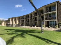 Oceanfront Gem, Top Floor Views & Gorgeous Sunsets, King Bed, Full AC, Dual Bath Sink, Fast WiFi Hotels in Kīhei