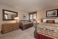 Gourmet Kitchen and Panoramic Mountain Views - Charming Spacious Retreat