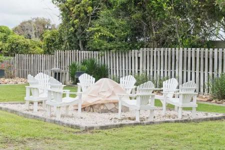 Oceanfront Splendid Condo - Elevator, Pool, Internet, View Отели в г. Эмералд Айл