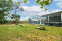 Private Pool, Fire Pit and Spacious Backyard Retreat - Charming Oasis Hotels near Island Bamboo