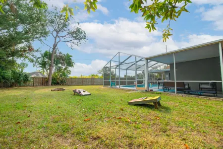 Private Pool, Fire Pit and Spacious Backyard Retreat - Charming Oasis