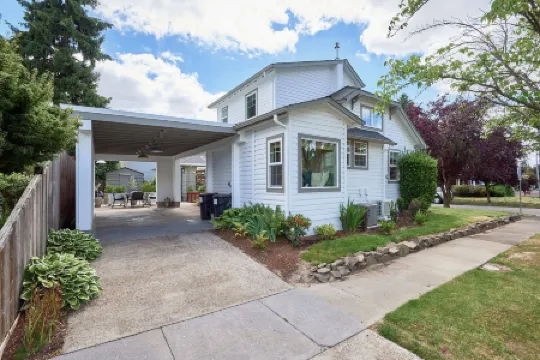 Cozy Garden Retreat with Upscale Finishes - Charming Wine Country Haven