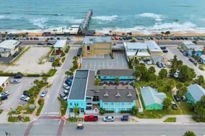 Stylish Studio with Pool and Downtown Access - Charming Retreat Flagler Beach Historical Museum 주변 호텔