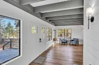 Gourmet Kitchen and Stunning Lake Views - Luxurious Retreat