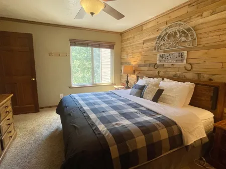 Ski-Out Access and Indoor Pool - Cozy Mountain Escape Отели рядом с достопримечательностью «Брайан Хед Резорт»